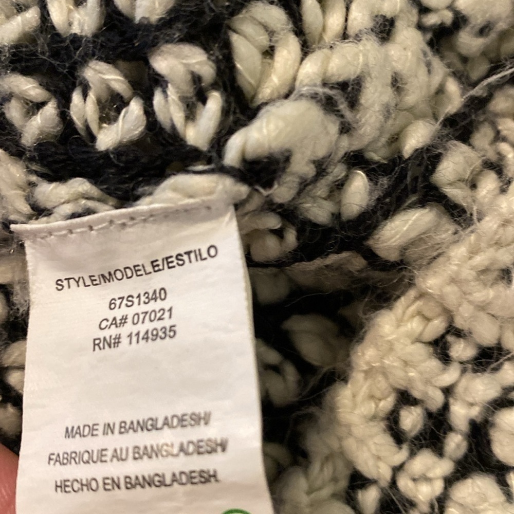RD Style chunky knit blk and white acrylic cozy sweater med - Picture 7 of 10